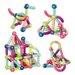 Un Jeu de Construction Magnétique pour Enfants en plastique coloré avec différentes formes.