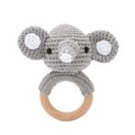 hochets en bois animaux tricotes