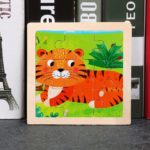 Un Puzzle en Bois Animaux avec un tigre dessus.