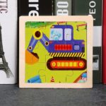 Un Puzzle en Bois Véhicules avec une excavatrice.