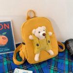 Un Sac à Dos Personnalisé Ours en Peluche pour Filles et Garçons jaune avec un ours en peluche.