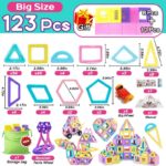 Jouet de Construction Magnétique Éducatif composé d'un ensemble de construction magnétique avec différentes formes et tailles.