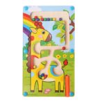 Un jouet en bois avec une girafe dessus, comportant un Labyrinthe Magnétique en Bois - Puzzle Montessori.