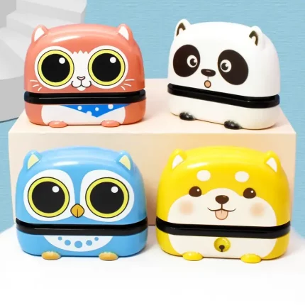 Un coffret de quatre trousses en forme de Tampon Prénom Vêtement - Rapide et résiste à +1000 lavages qui sont rapides et résistent à +1000 lavages.