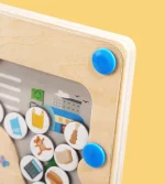 Une planche de bois avec un aimant dessus.