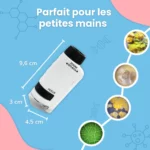 Le Microscope de Poche pour Enfant - Portable - Grossis jusqu'à 120x, blanc, 9,6 x 4,5 x 3 cm, est présenté sur un fond bleu avec du texte en français et des images circulaires d'objets grossis.