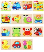 Un ensemble de puzzles en bois avec une variété de jouets.