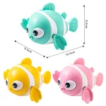 Un ensemble de trois Jouets de Bain Poisson Clown Nageur de différentes couleurs.