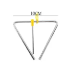 Le Triangle de musique – 10 cm, avec boucle de suspension et percuteur jaunes, est conçu de manière experte pour produire des sons nets et résonnants.