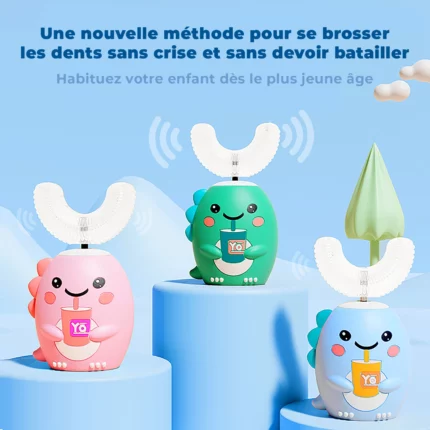 Trois U-Brosse, notre brosse à dent en forme de U révolutionnaire pour les enfants, sont exposées sur des plateformes bleues avec un texte en français vantant un brossage facile pour les petits.